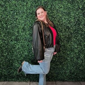 Meet your Posher, Ava